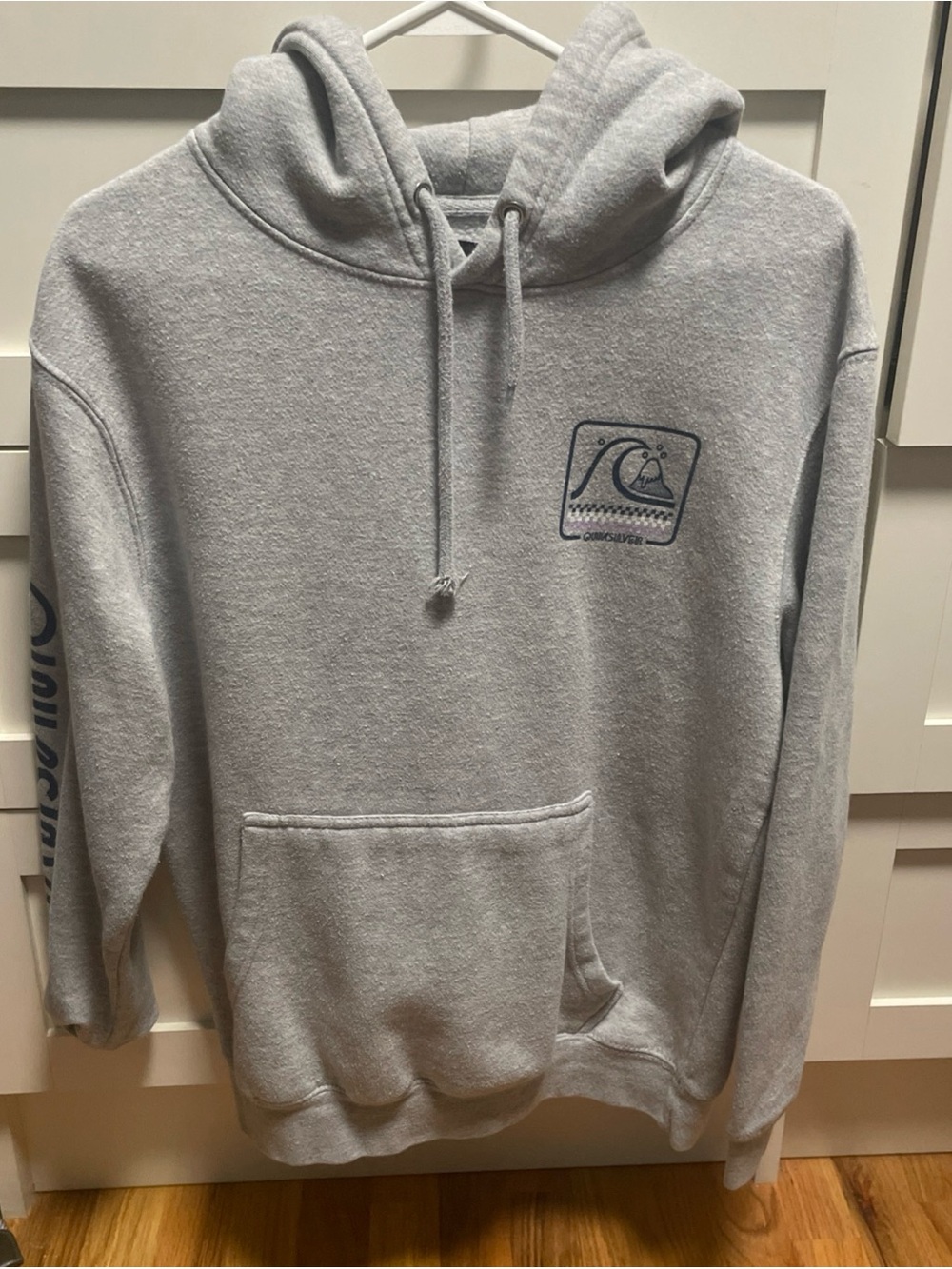 Quiksilver Men’s Light Gray Pullover Hoodie | size medium